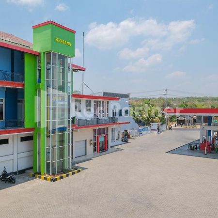 Grand Kencana Guesthouse Syariah Near Wisata Bahari Lamongan Paciran Экстерьер фото