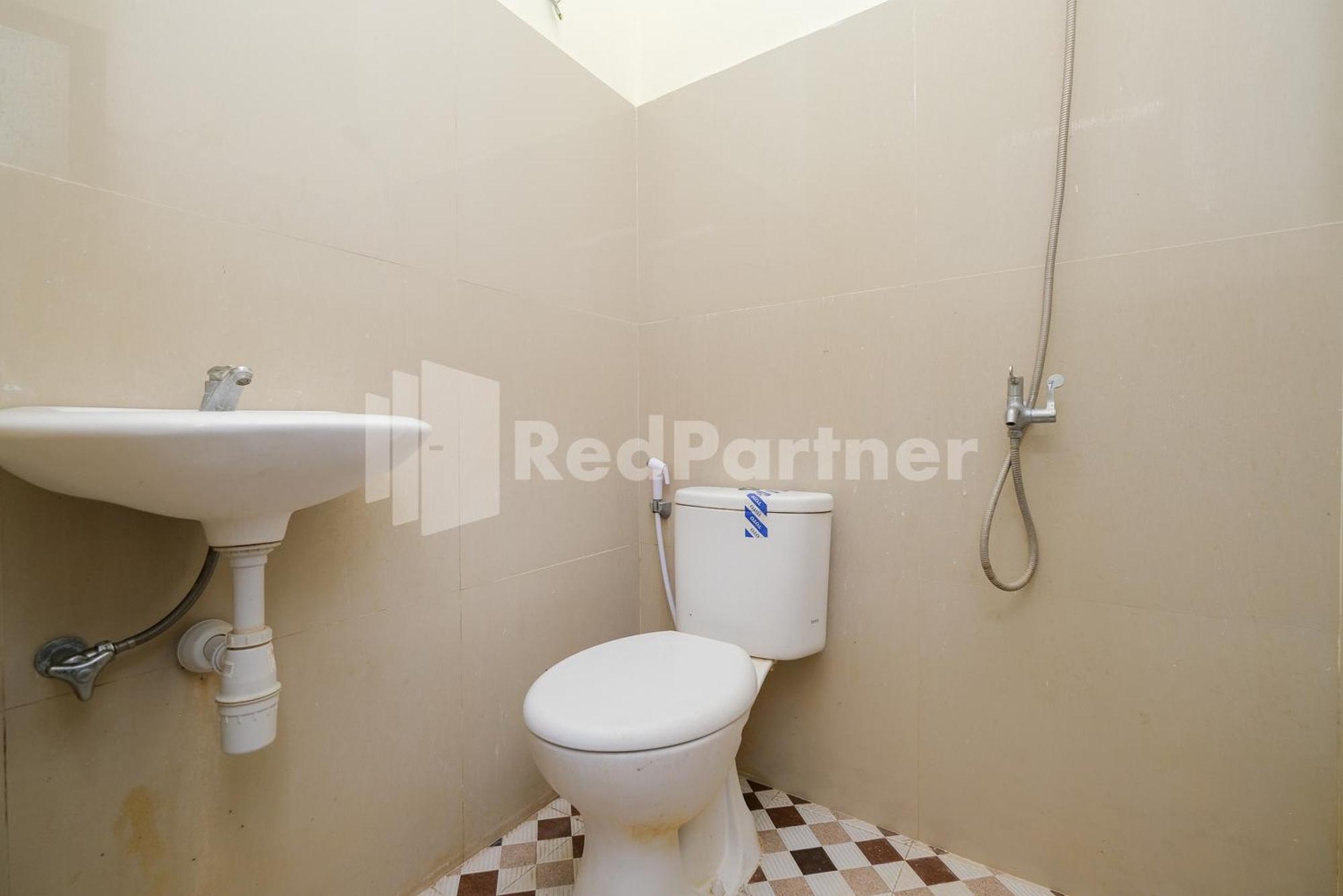 Grand Kencana Guesthouse Syariah Near Wisata Bahari Lamongan Paciran Экстерьер фото