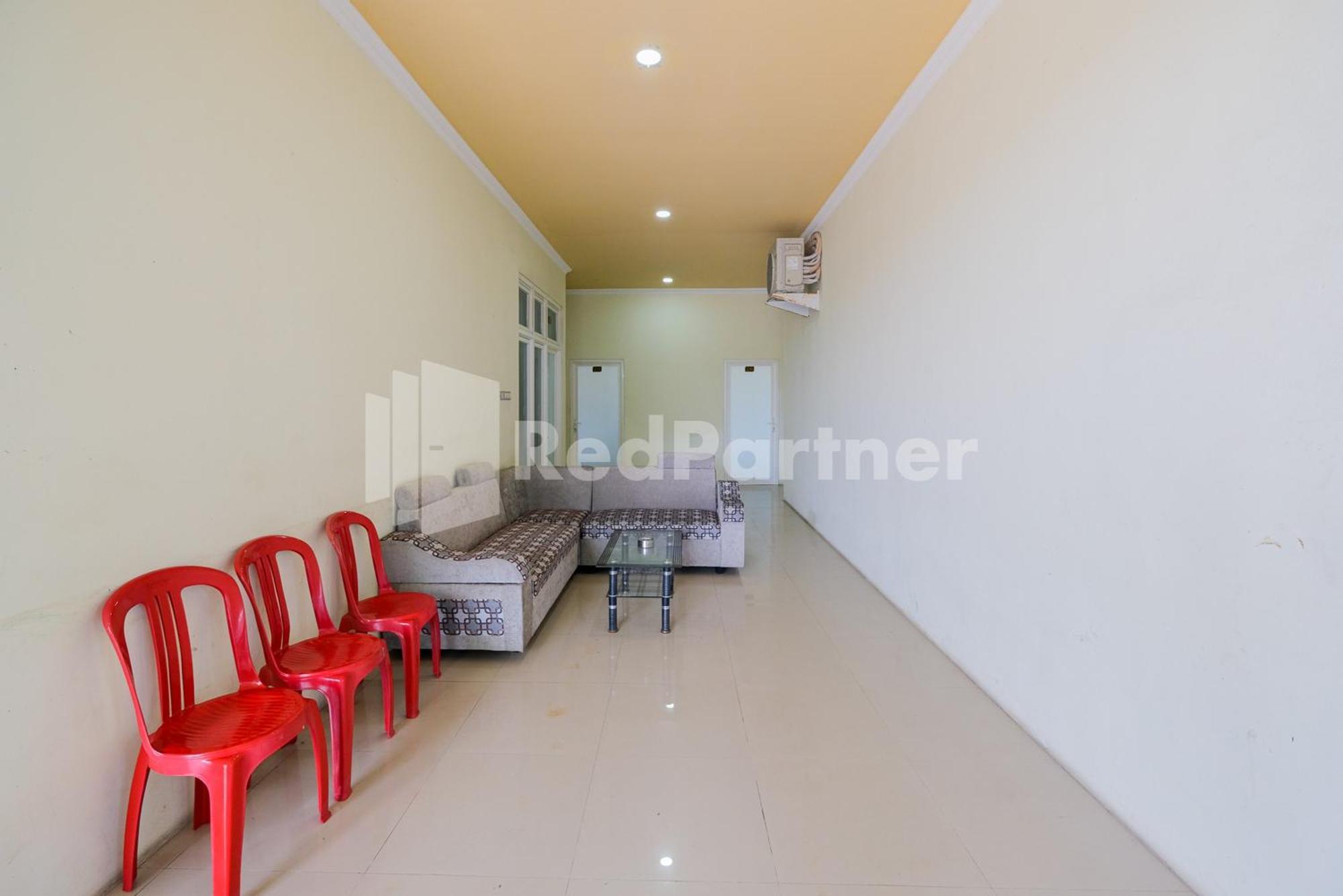 Grand Kencana Guesthouse Syariah Near Wisata Bahari Lamongan Paciran Экстерьер фото