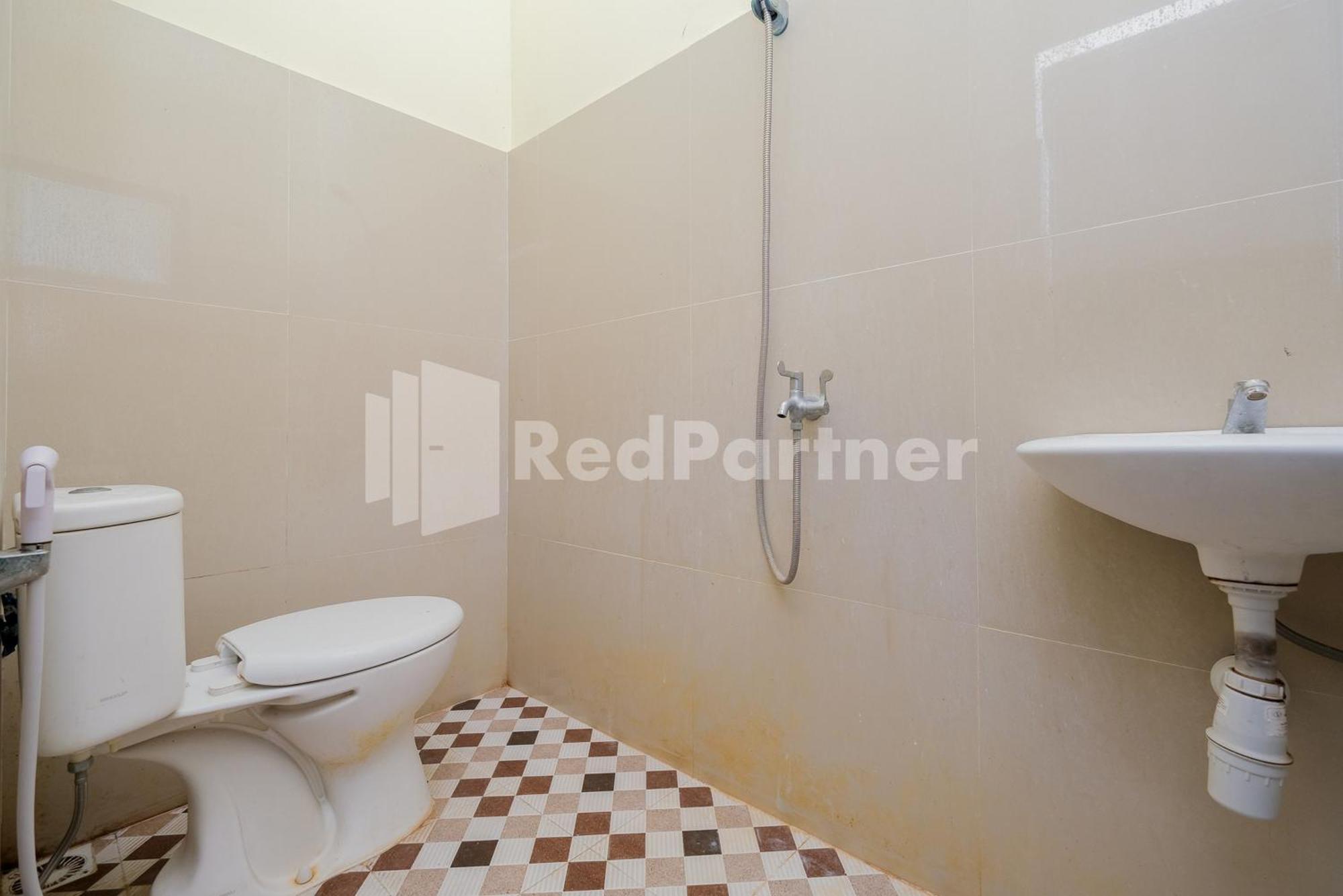 Grand Kencana Guesthouse Syariah Near Wisata Bahari Lamongan Paciran Экстерьер фото